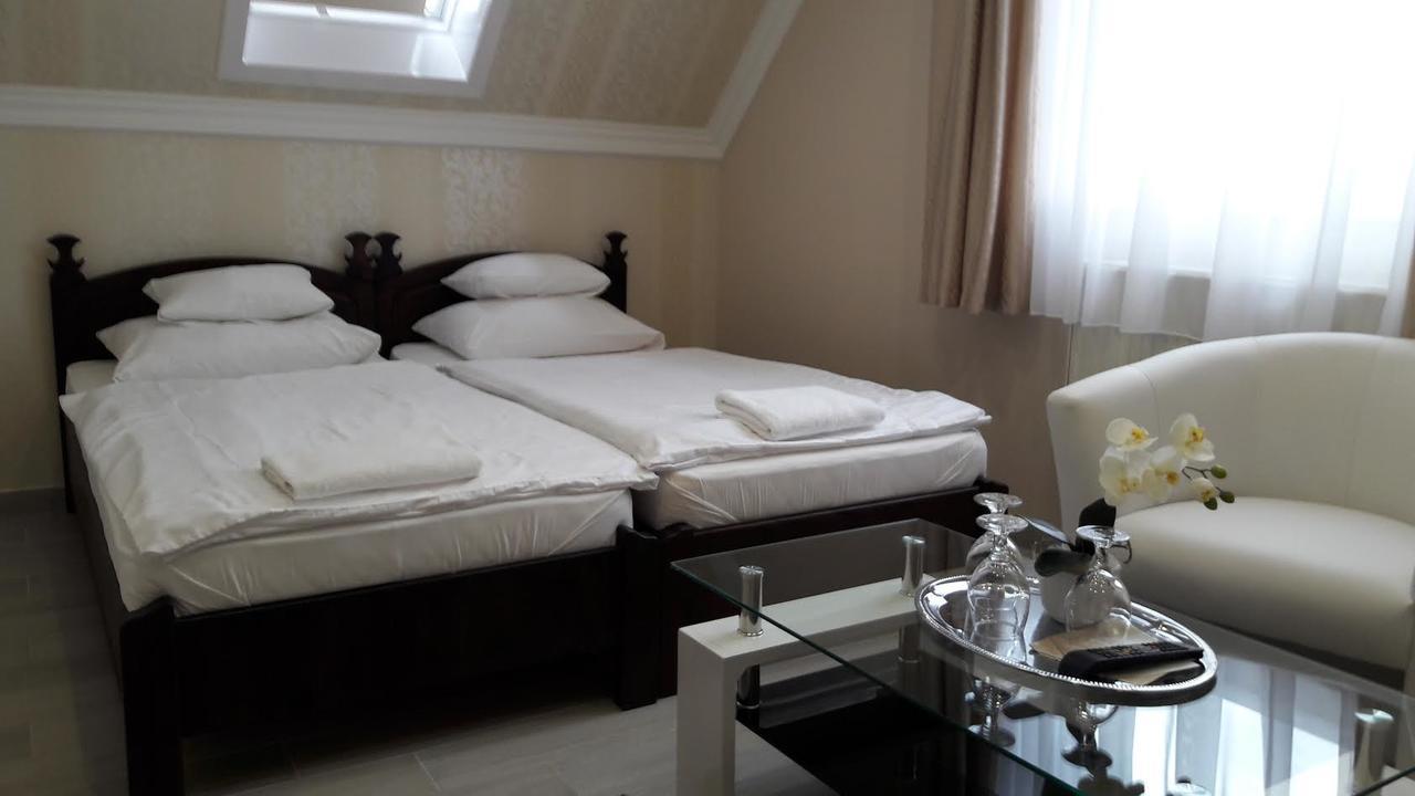 Kemence Csarda Es Szalloda นีเรกฮาซา ภายนอก รูปภาพ